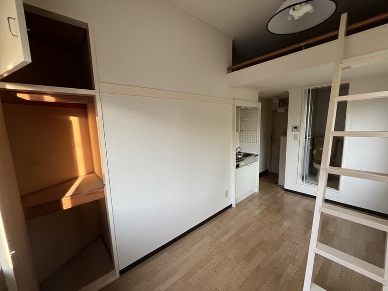 Room image 10