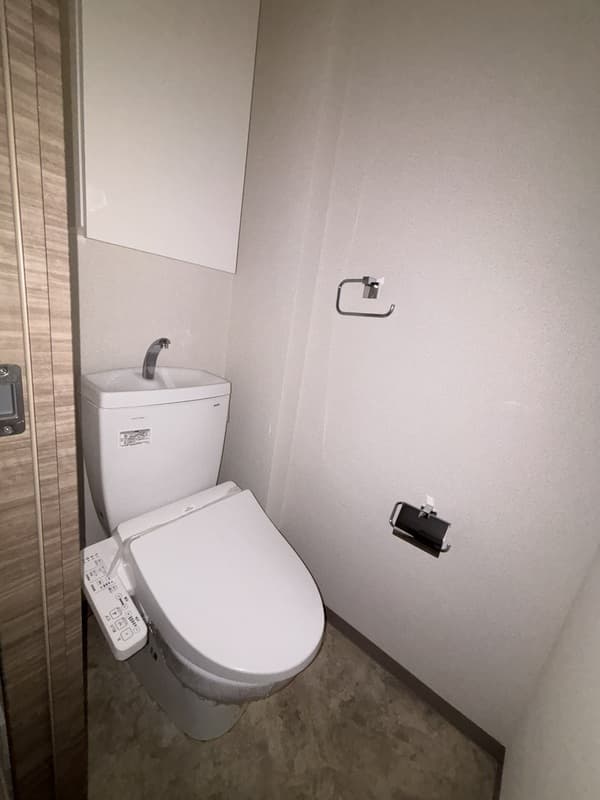 Room image 15