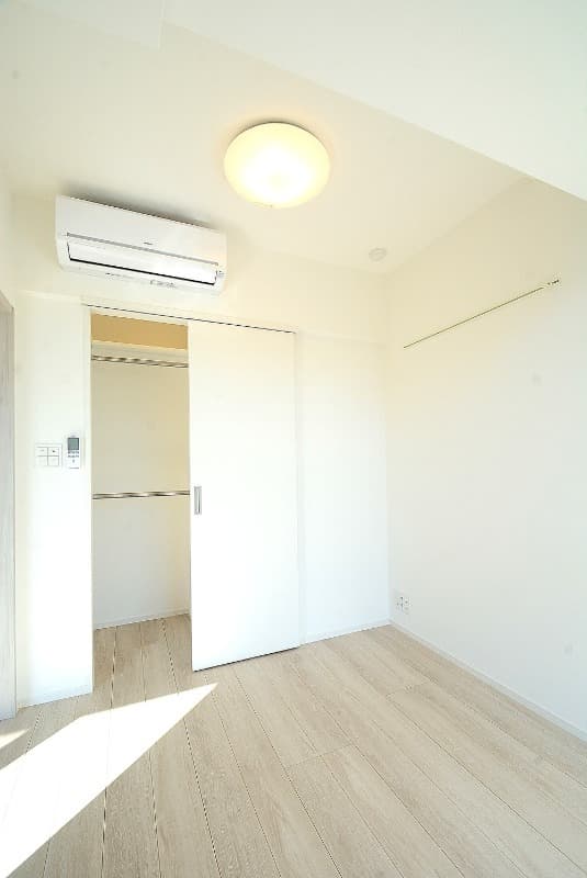 Room image 12