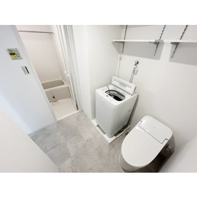 Room image 8