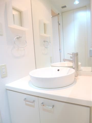 Room image 8