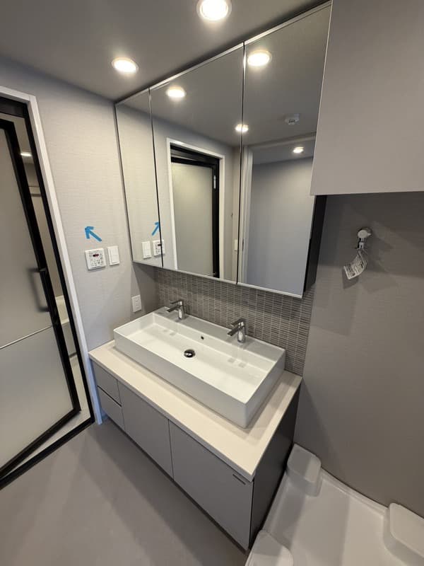 Room image 8