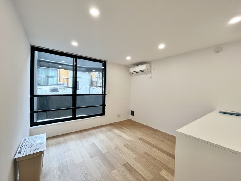 Room image 8