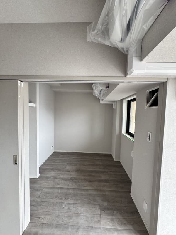 Room image 8