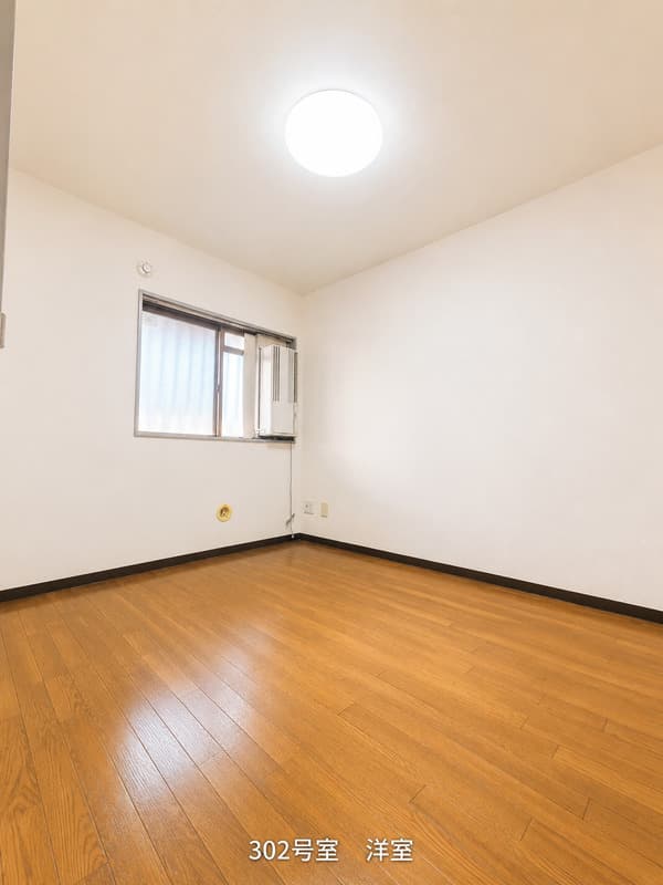Room image 13