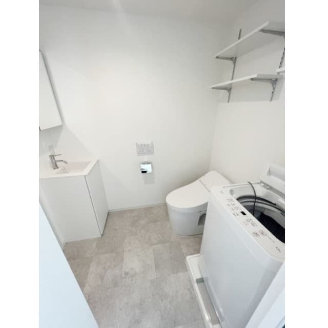 Room image 8