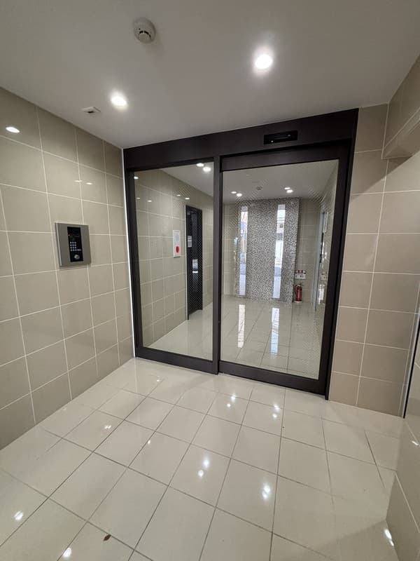 Room image 9