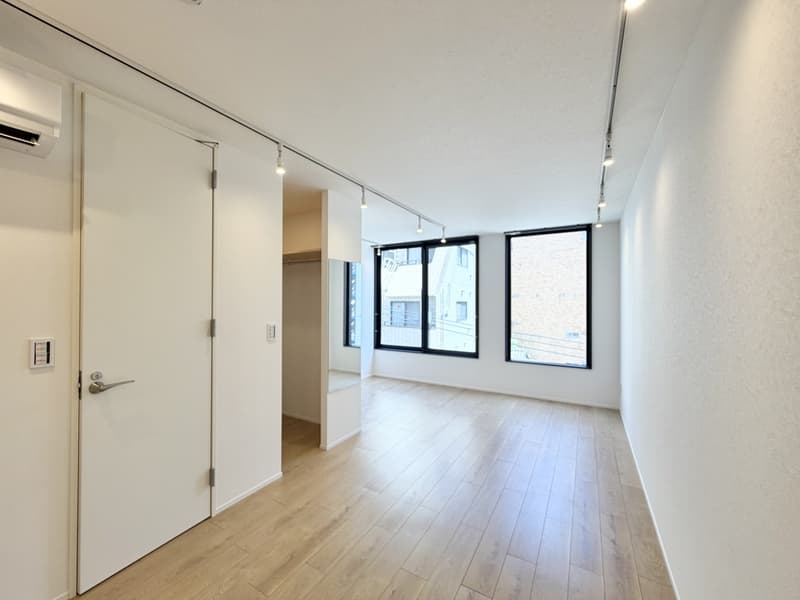 Room image 11