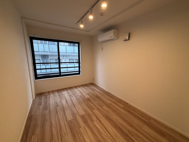 Room image 12