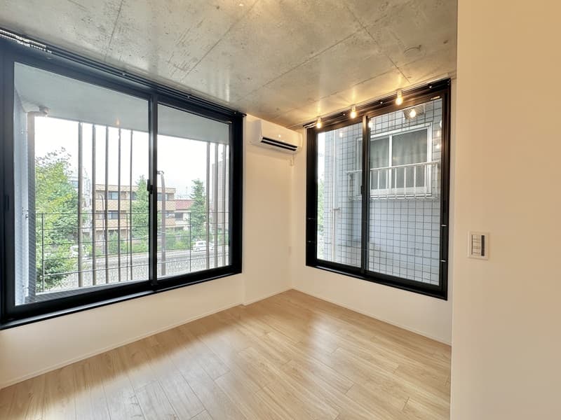 Room image 8