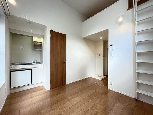 Room image 10
