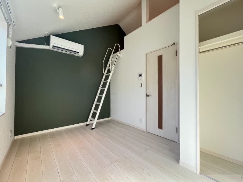 Room image 10