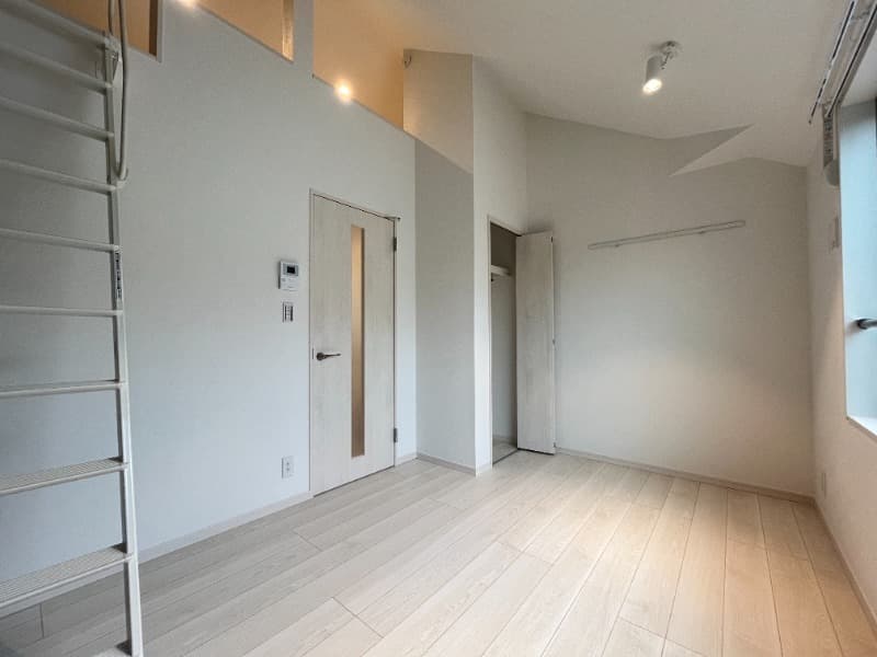 Room image 11