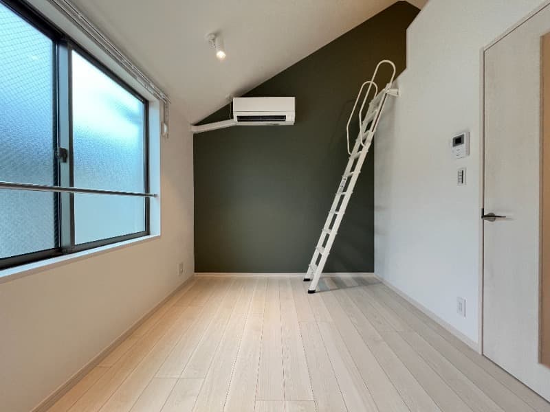 Room image 13