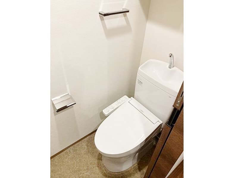 Room image 8