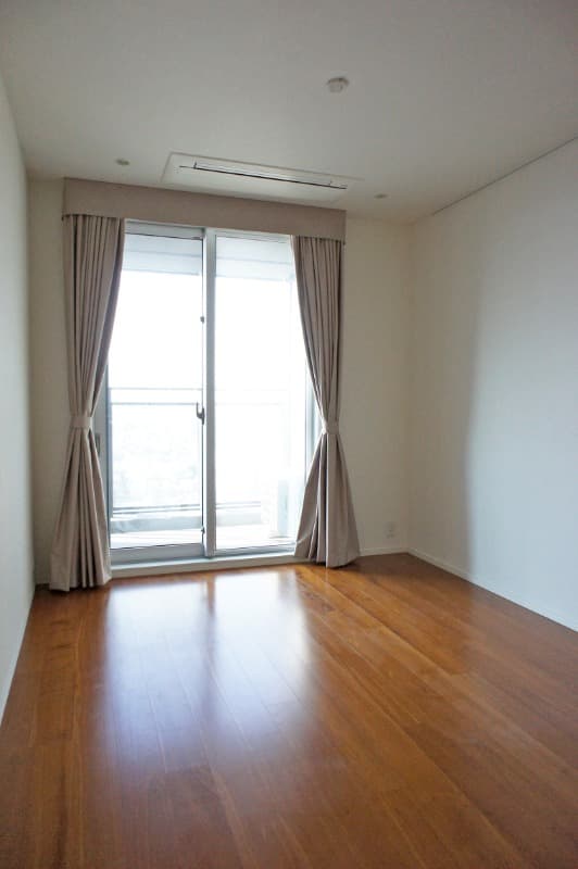 Room image 16
