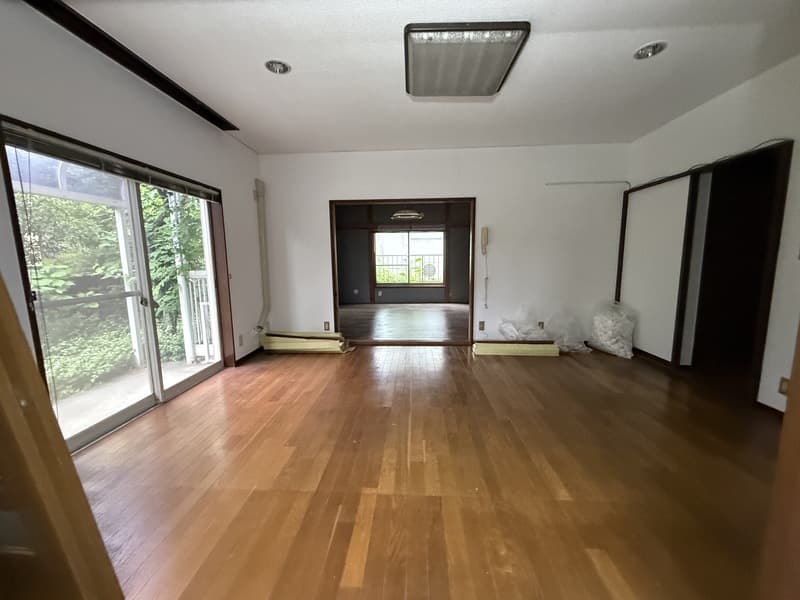 Room image 8