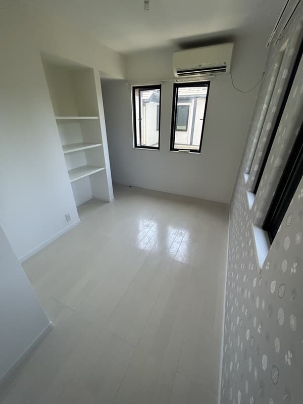Room image 12