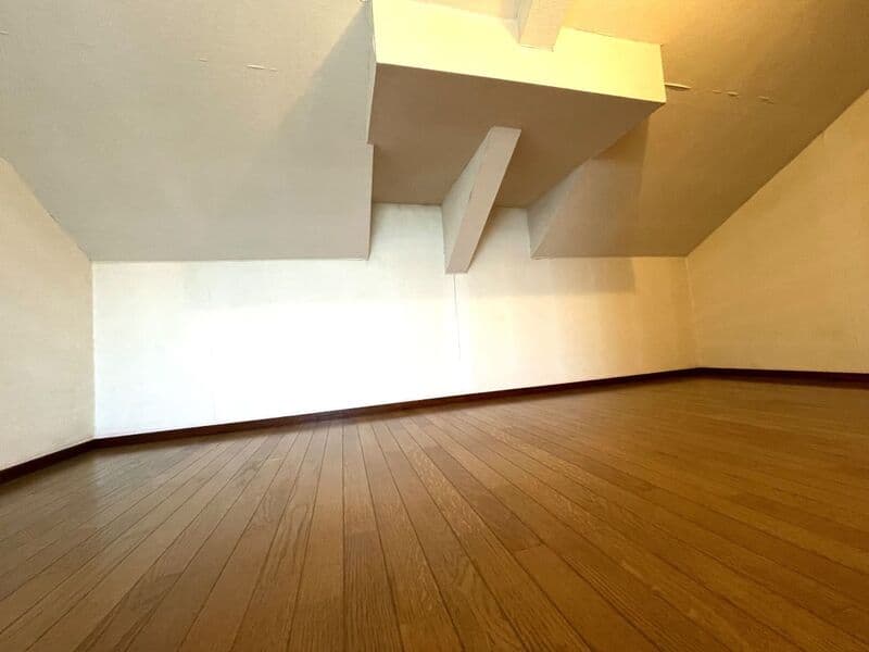Room image 16