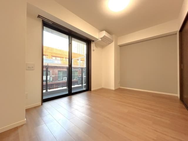 Room image 8