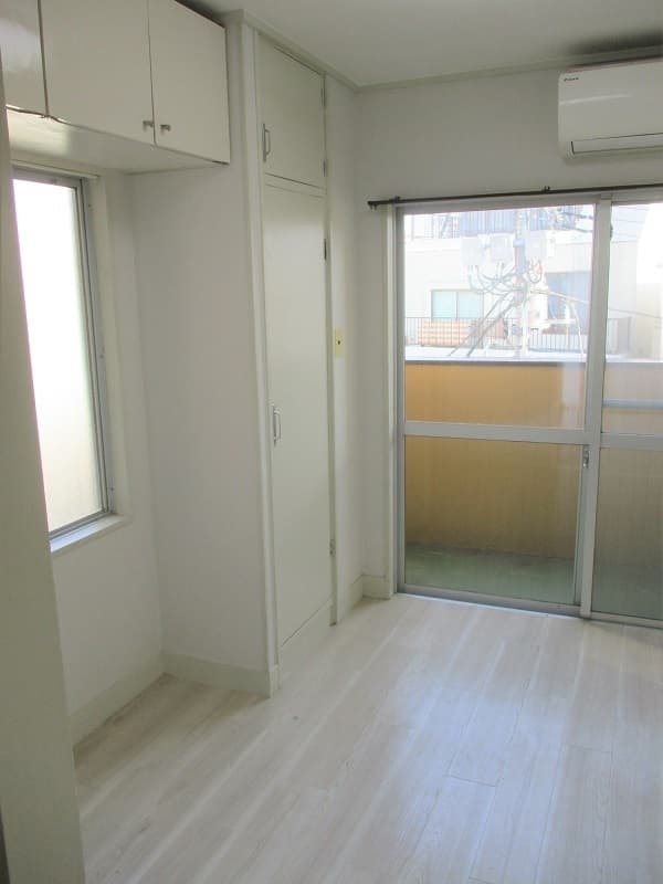 Room image 8