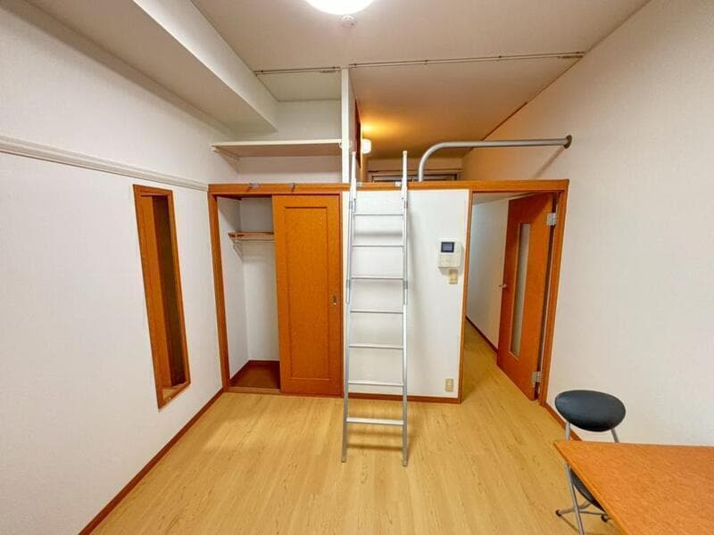 Room image 10