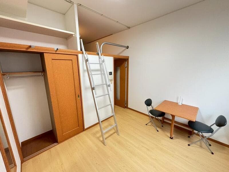 Room image 11