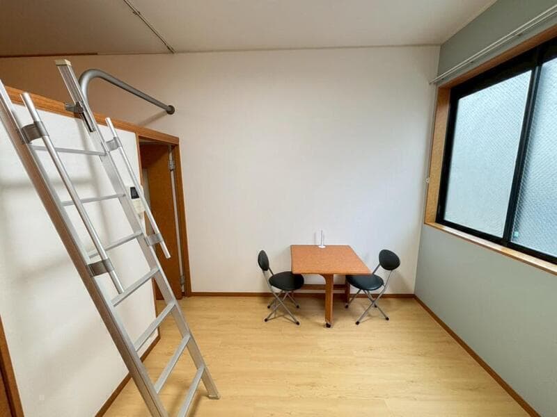 Room image 9