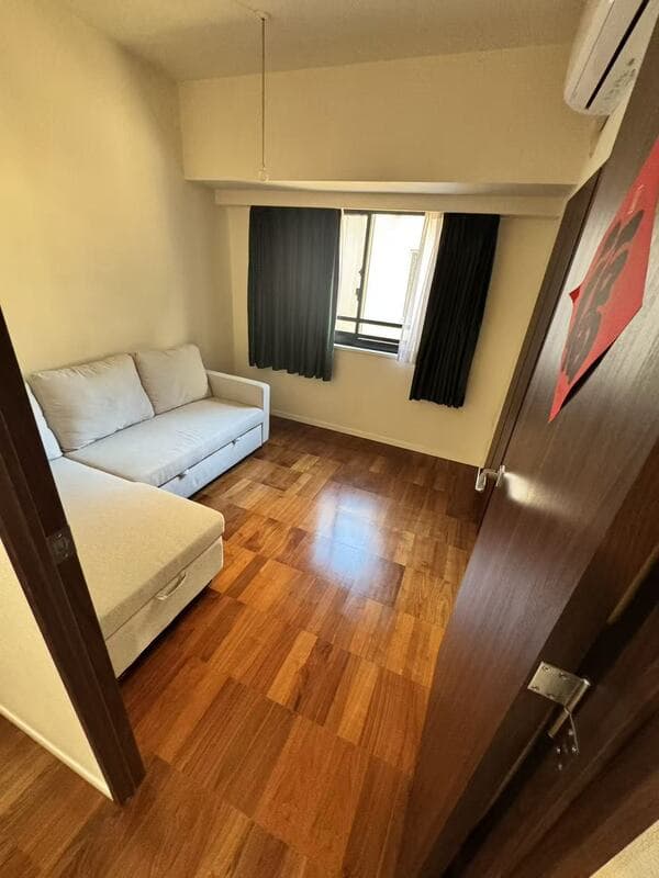 Room image 8