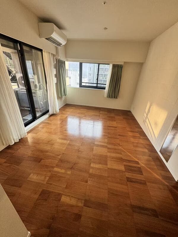 Room image 9