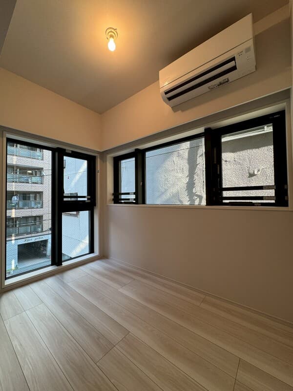 Room image 9