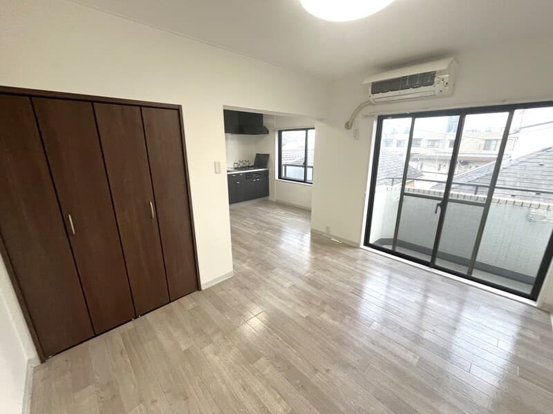 Room image 10