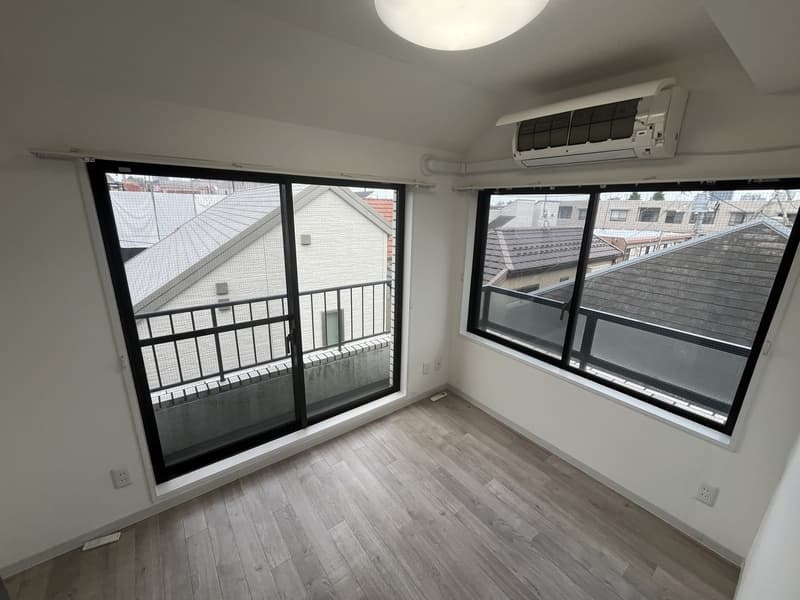 Room image 12