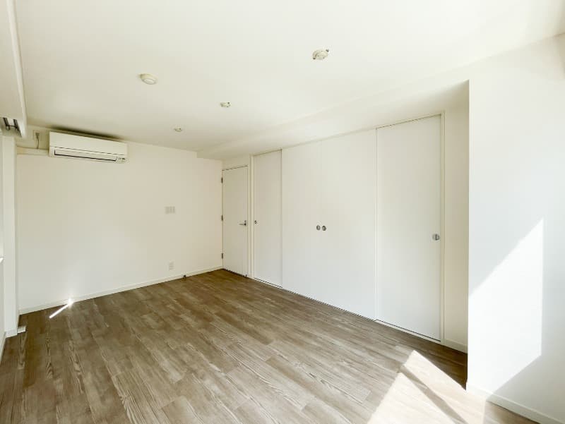 Room image 11