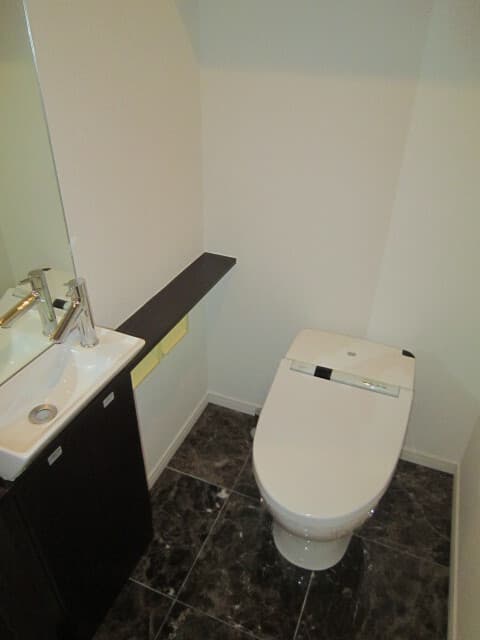 Room image 11