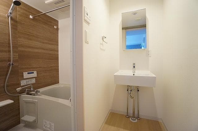 Room image 9