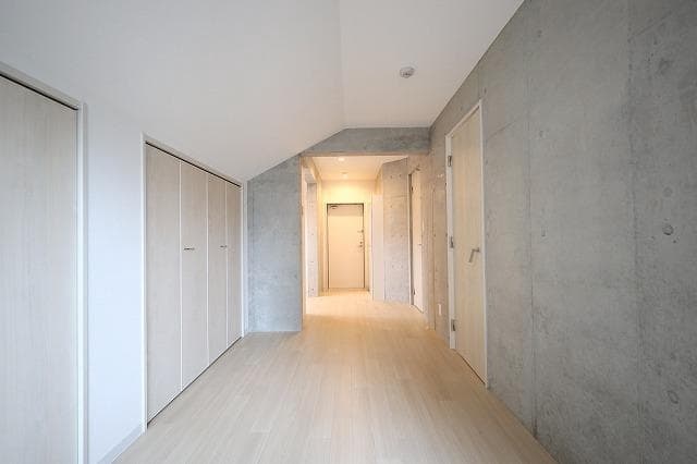 Room image 15