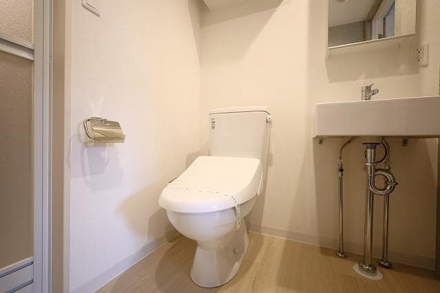 Room image 8