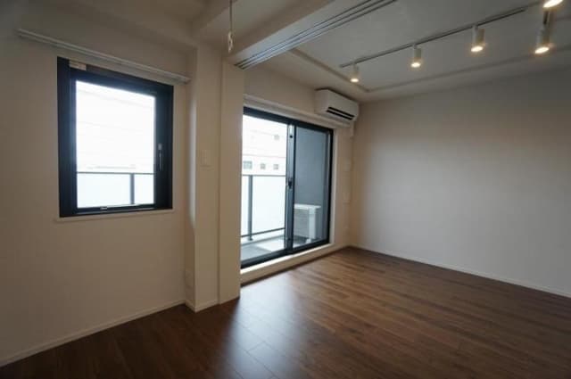 Room image 13