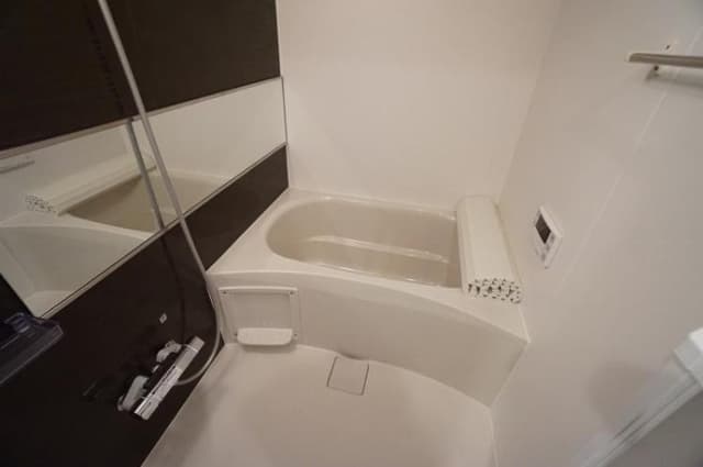 Room image 8