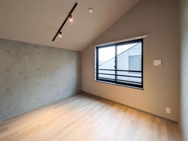 Room image 15