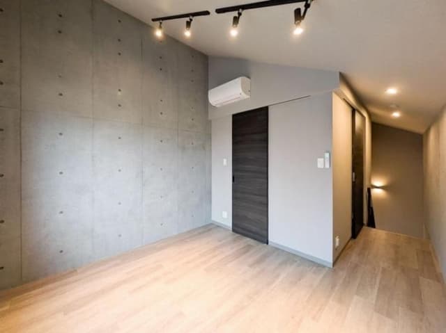 Room image 16