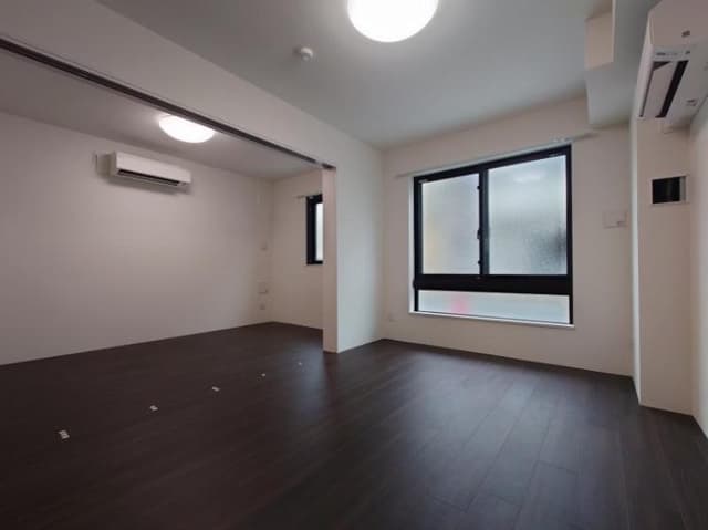 Room image 14