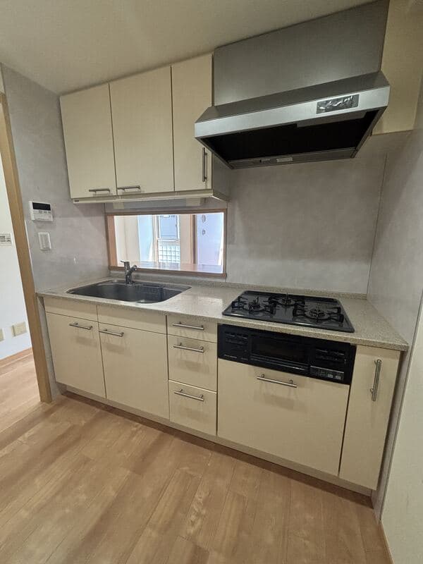 Room image 12