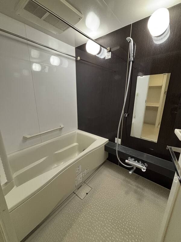 Room image 15