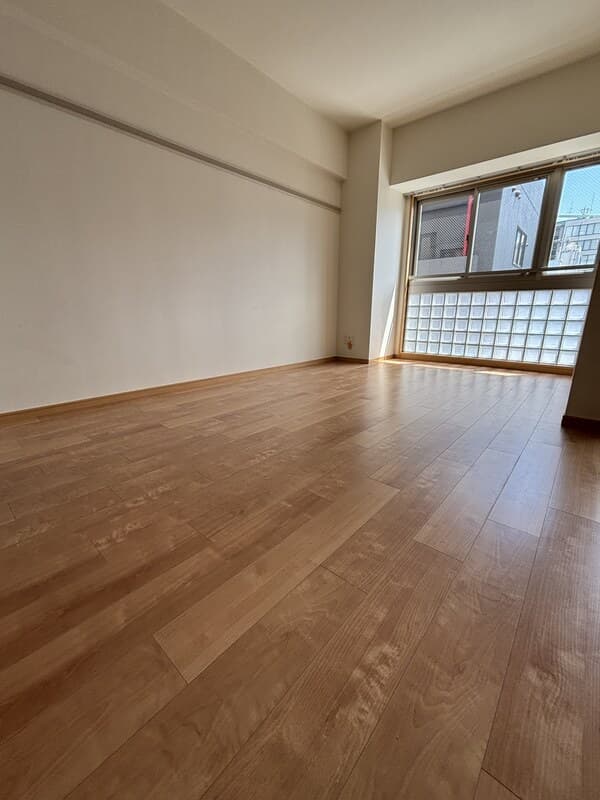 Room image 8