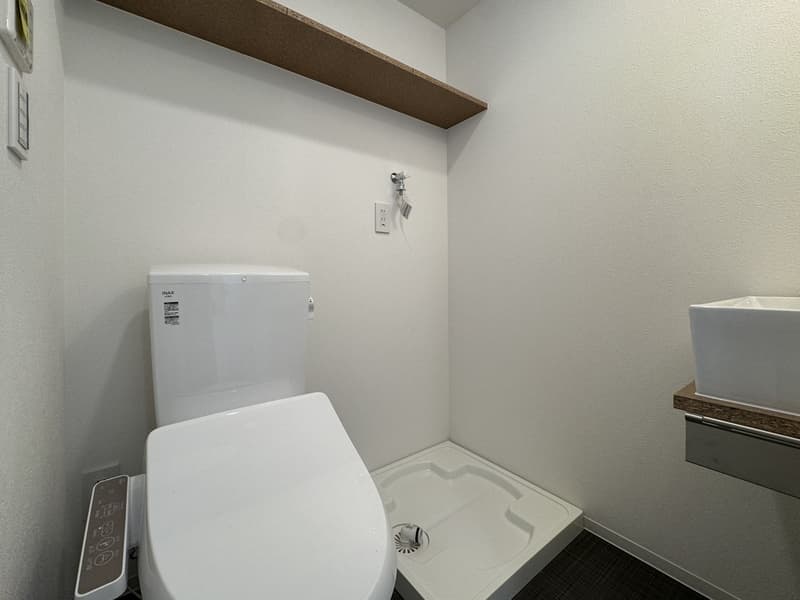 Room image 8