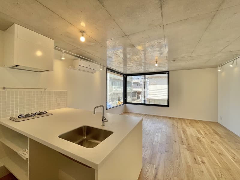 Room image 8