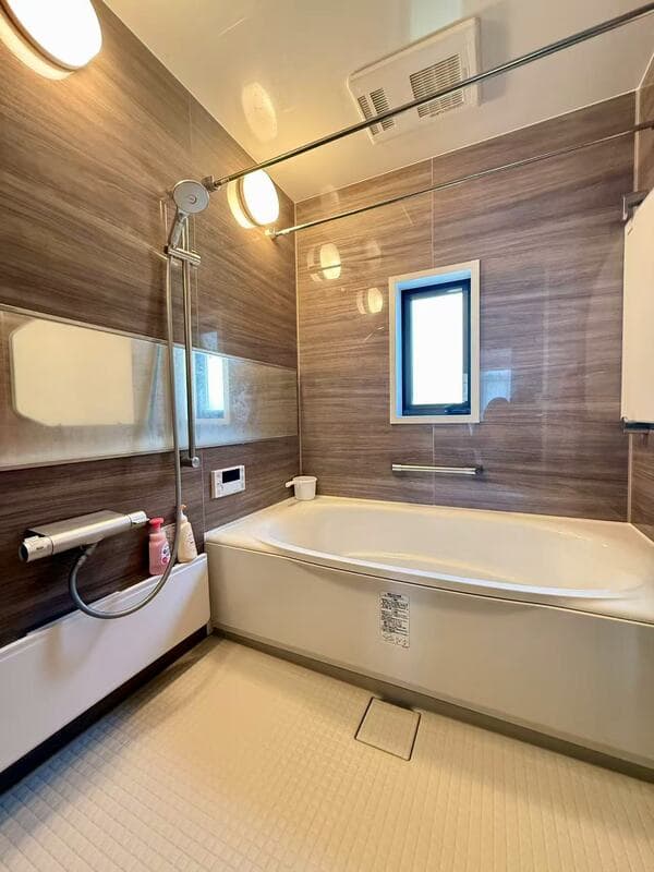 Room image 9