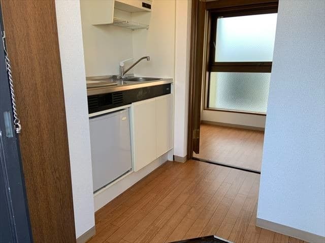 Room image 8